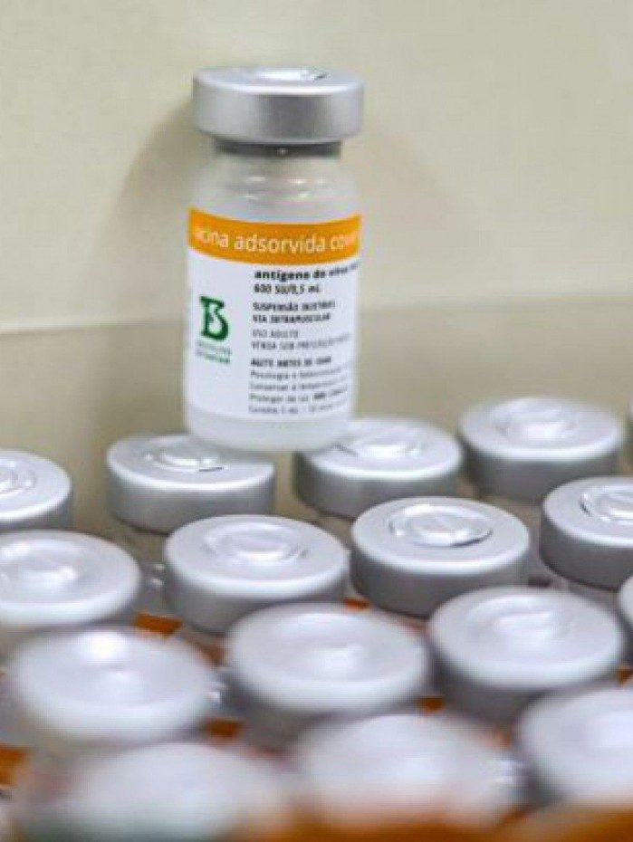 OMS recomenda dose de refor&ccedil;o para pessoas com 60 anos ou mais que tomaram a Coronavac