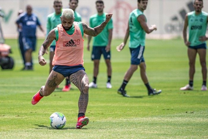 Gabigol e Arrascaeta participam de treino do Flamengo e ...