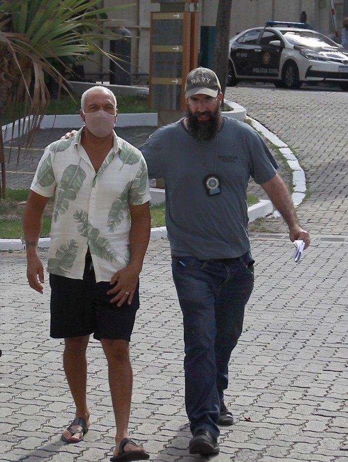 Cantor Belo chegando preso na Cidade da Pol&iacute;cia