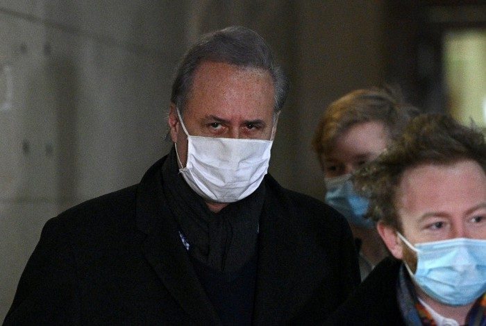 Ex-secretário de Estado francês, Georges Tron, foi condenado por estupro
