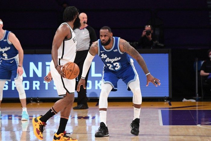 LeBron James superou a marca dos 35 mil pontos na carreira e fica atrás apenas de 
de Kareem Abdul-Jabbar e Karl Malone.