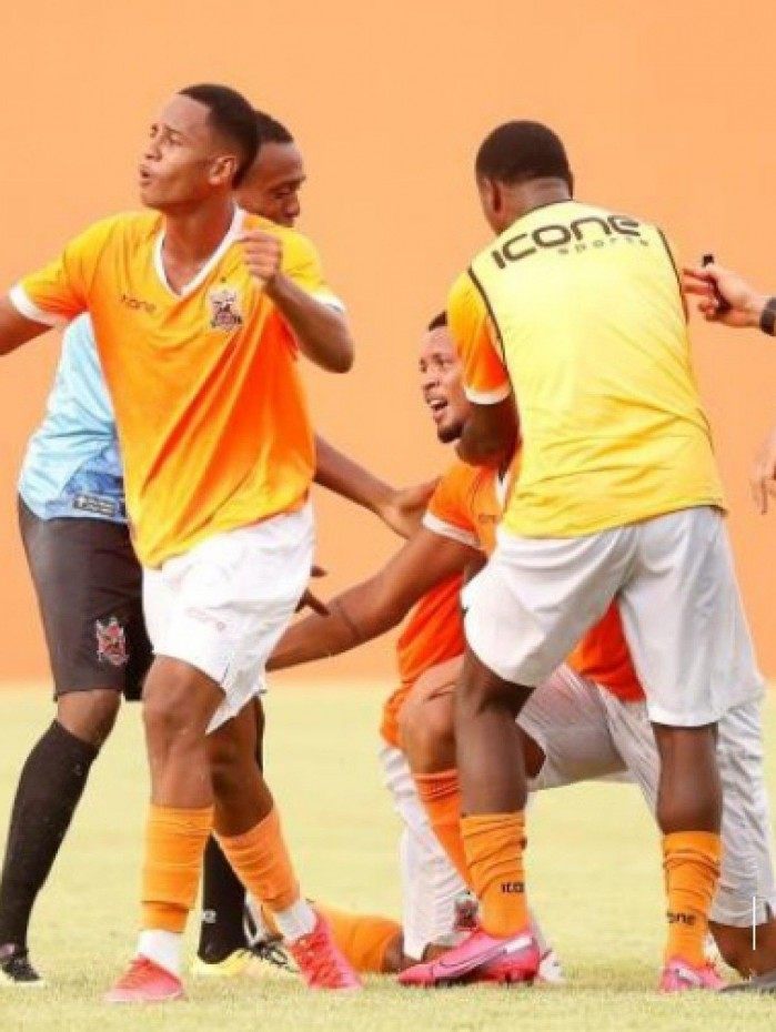 Nova Iguaçu marca nos acréscimos e garante vaga na fase principal
 - Úrsula Nery/Agência FERJ