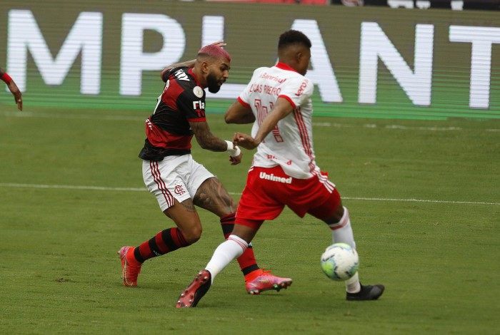 Flamengo bateu o Inter por 2 a 1 no Maracanã