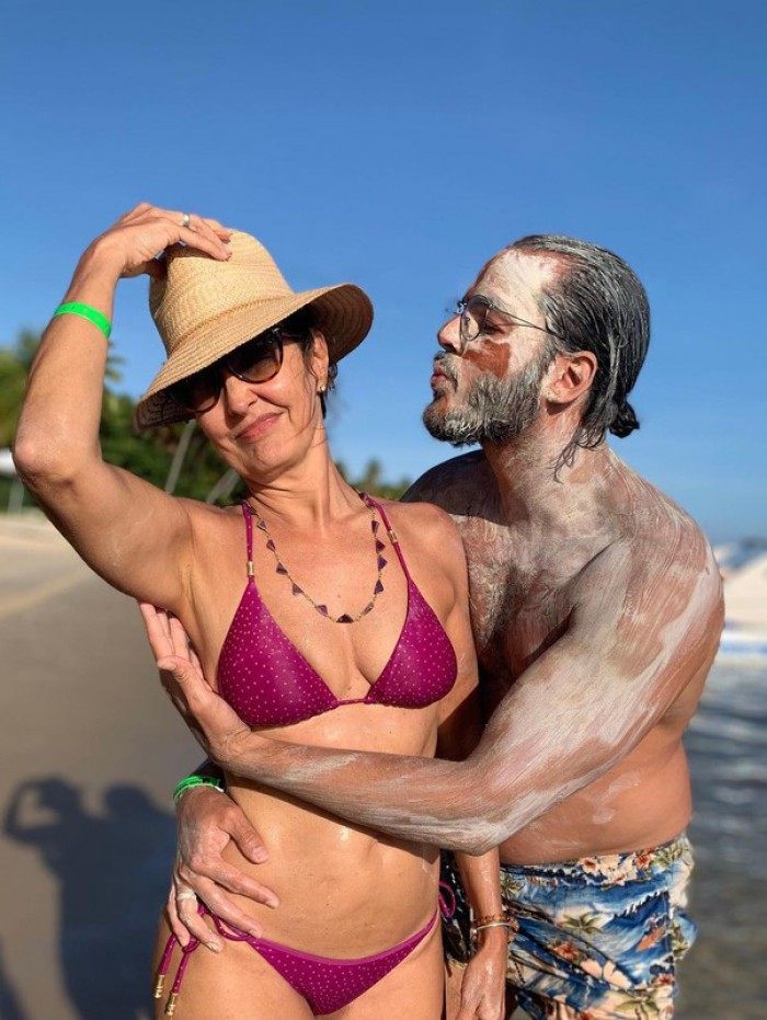 F&aacute;tima Bernardes e T&uacute;lio Gadelha se divertem na Praia dos Carneiros, em Pernambuco