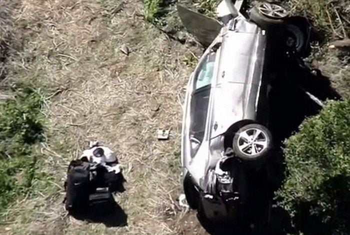 O carro do golfista ficou bem danificado