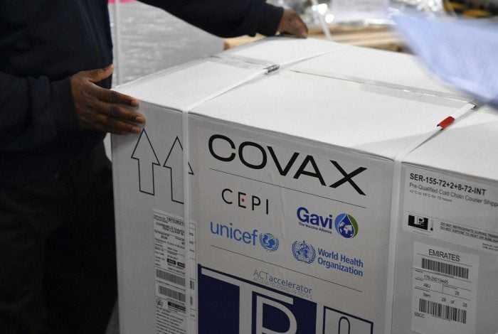 Sistema Covax arrecadou 2,4 bilhões de dólares adicionais para vacina conta covid-19