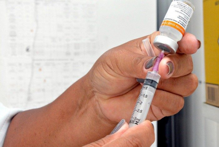A vacinação para a segunda dose do imunizante CoronaVac segue suspensa ou com poucas reservas