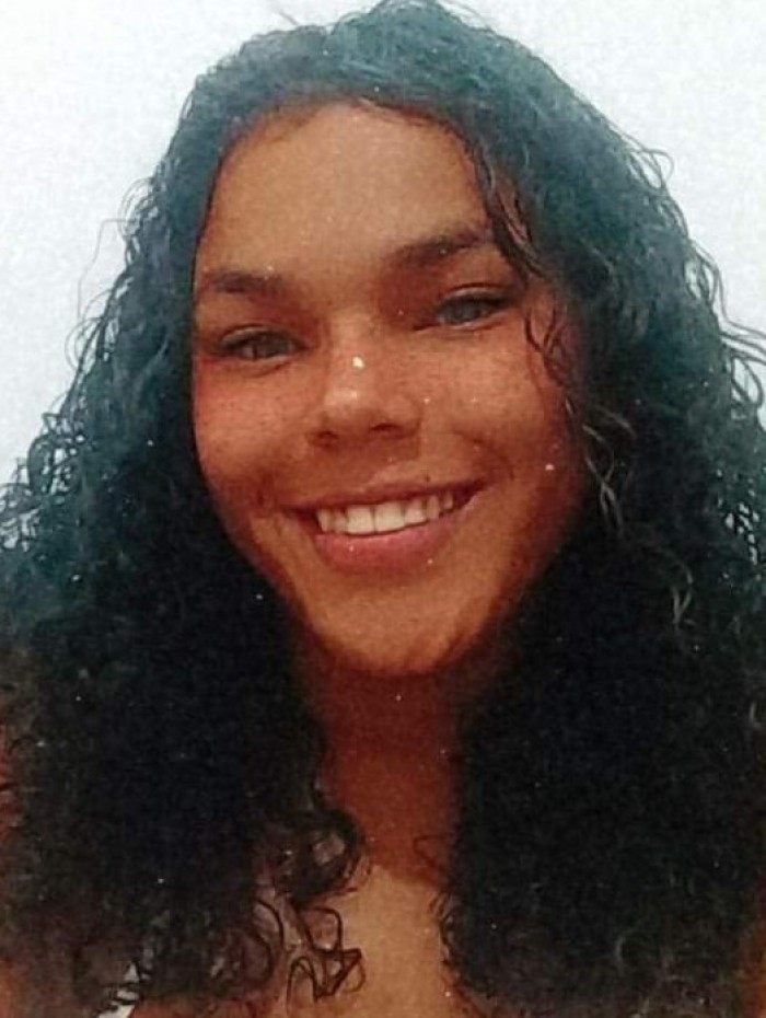 Gabriela Pereira, de 17 anos, foi encontrada na casa de uma mulher, não identificada, após perambular pelas ruas  - Arquivo Pessoal 