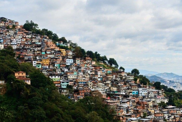 Comunidades do Rio registram mais de 15 mil casos de coronavírus