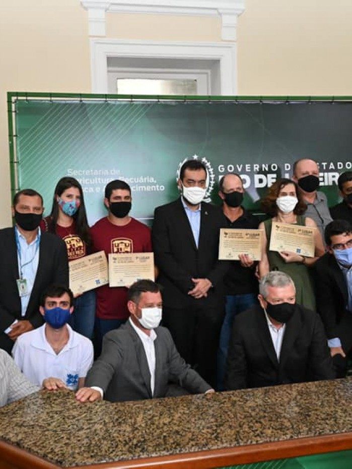 Entrega dos certificados de premia&ccedil;&atilde;o aos produtores vencedores do IV Concurso de Caf&eacute;s Especiais do Rio de Janeiro.