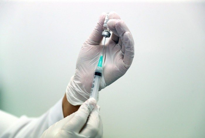 Apenas 10% da população ainda resiste à vacinação contra a covid-19, diz pesquisa