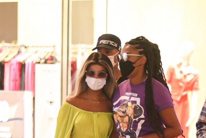 Brunna Gon&ccedil;alves e Ludmilla passeiam em shopping na Barra da Tijuca, na Zona Oeste do Rio