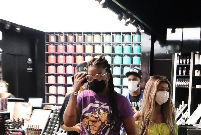 Ludmilla e Brunna Gon&ccedil;alves passeiam em shopping na Barra da Tijuca, Na Zona Oeste do Rio