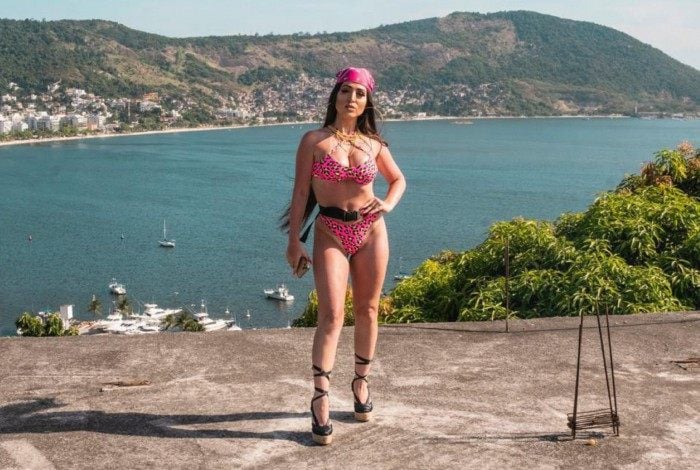 Karina Lessa lança o hit 'De Marquinha' em parceria com MC Juninho FSF