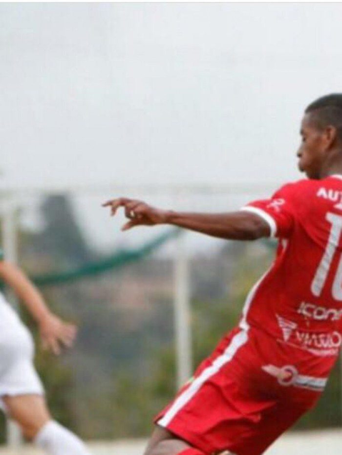 Max enquanto atuava pelo A.M.D.H