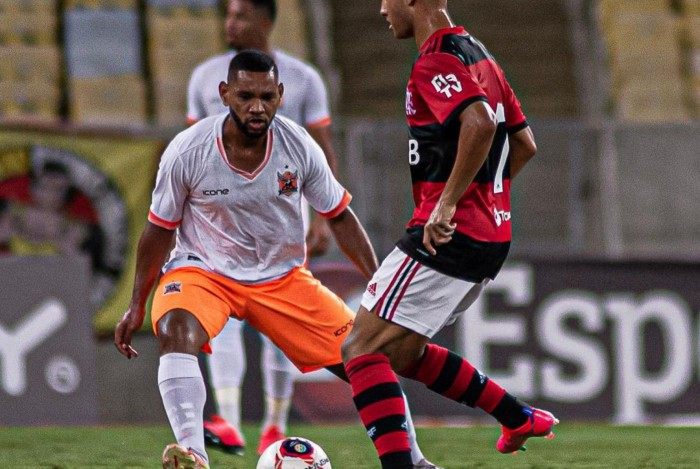 Yuri de Oliveira em ação pelo Flamengo na estreia do Carioca 2021