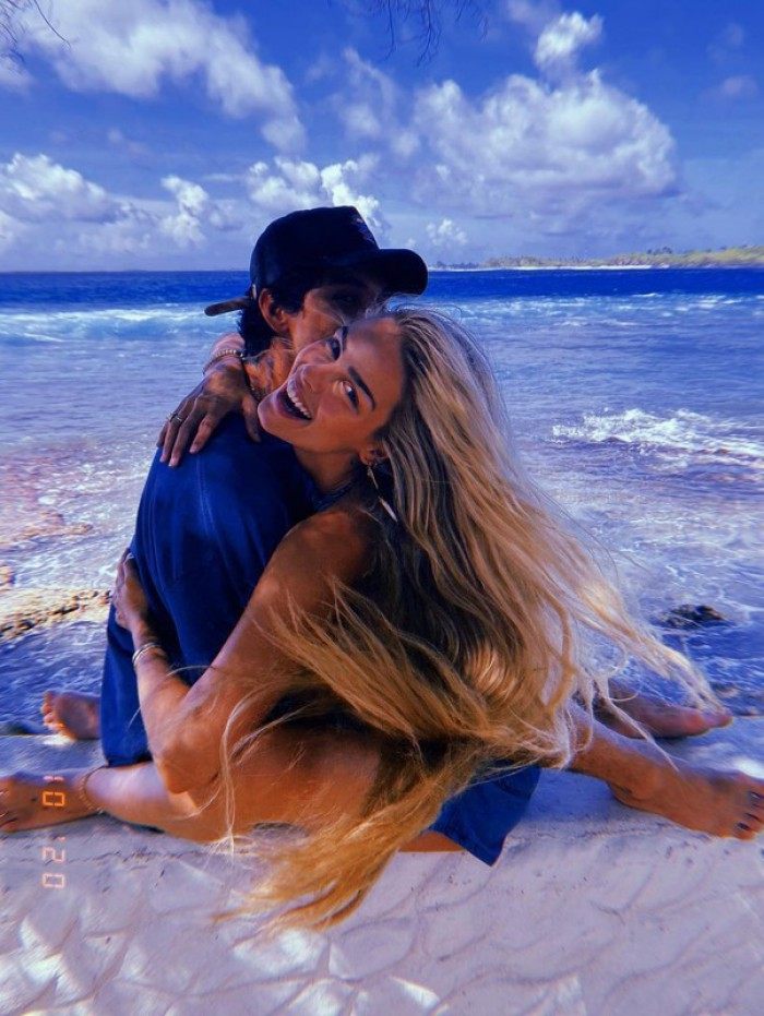 Yasmin Brunet e Gabriel Medina completam um ano de relacionamento