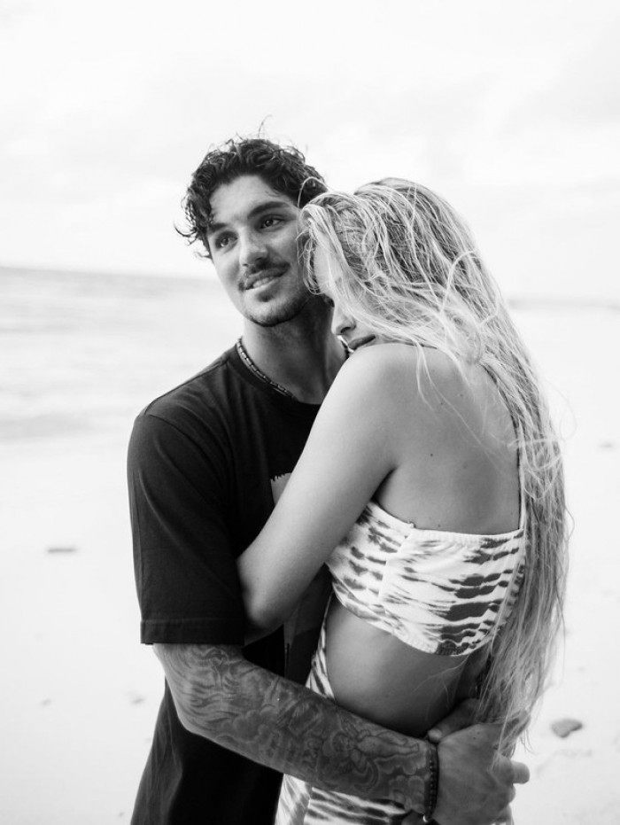 Yasmin Brunet e Gabriel Medina completam um ano de relacionamento