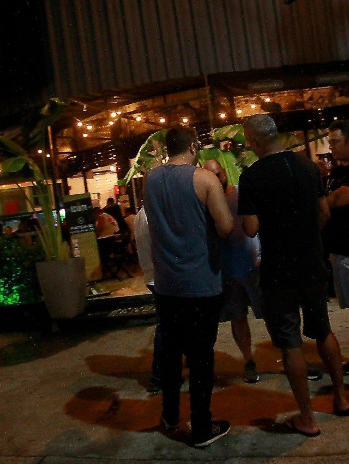 Fechamento de bares e restaurantes &agrave;s 17h &eacute; uma das medidas sugeridas por infectologista do comit&ecirc; cient&iacute;fico