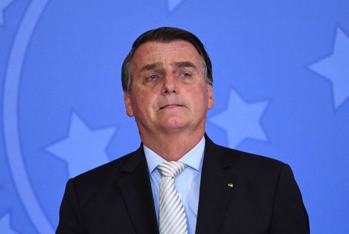 Bolsonaro conversou com o relator da PEC na Câmara, Daniel Freitas (PSL-SC), e pediu a exclusão de três artigos, conforme ele próprio afirmou em entrevista no Palácio da Alvorada
