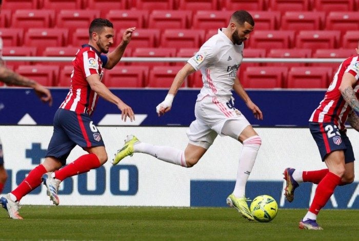 Benzema marcou o gol de empate no clássico contra o Atlético de Madrid