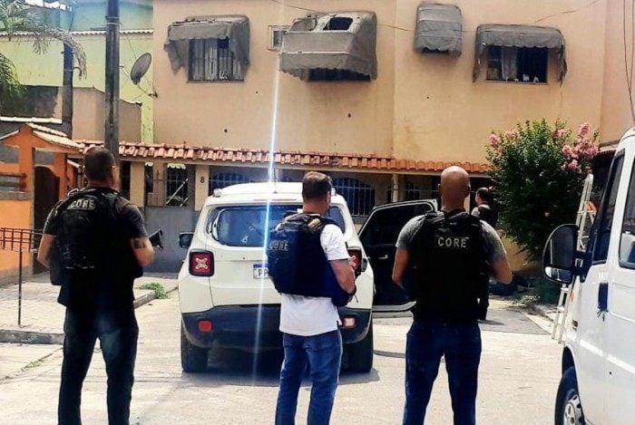 Criminoso usavam um veículo roubado para praticar roubo de cargas na região