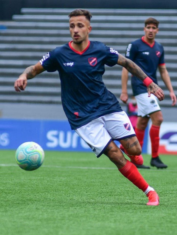 Atacante Franco Acosta estava no Atenas, do Uruguai