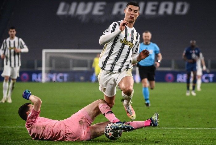 Cristiano Ronaldo amarga a segunda eliminação seguida nas oitavas da final da Liga dos Campeões pela Juventus