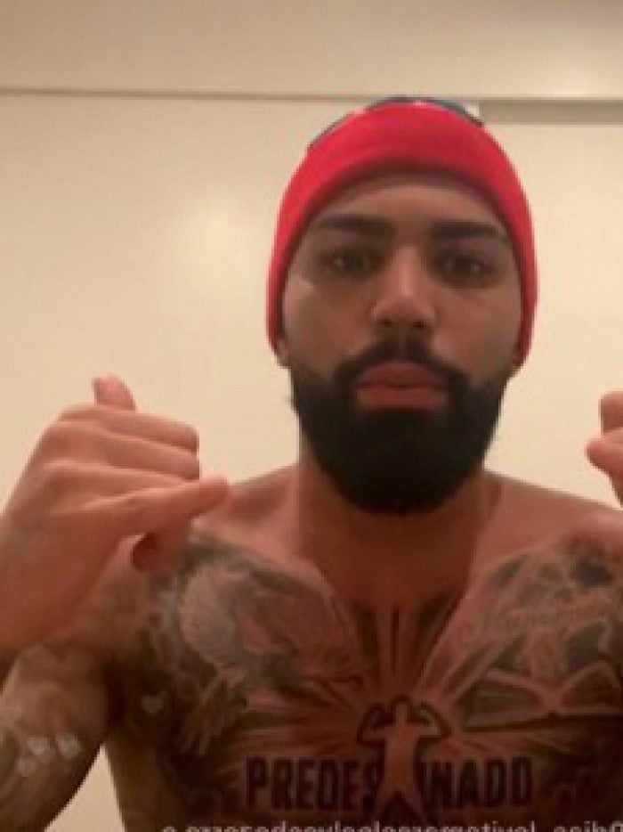 Gabigol apresenta nova tatuagem