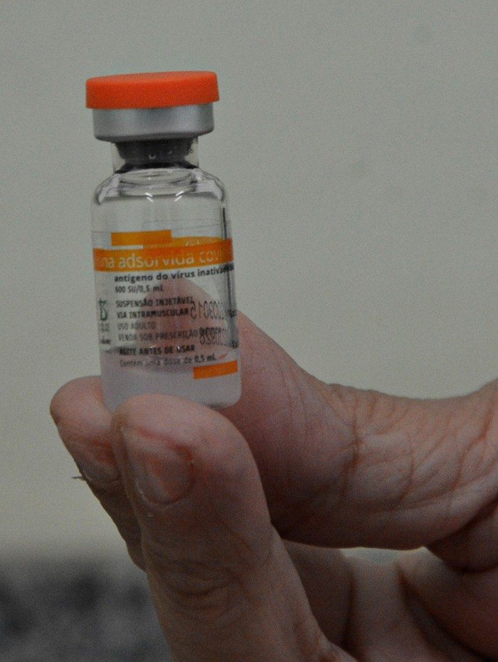 Por falta de doses, Volta Redonda interrompe vacinação de primeira dose contra a covid-19 