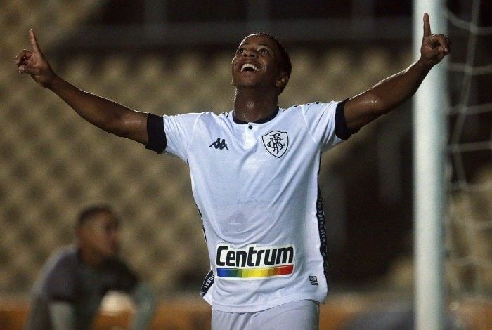 Ênio, atacante do Botafogo