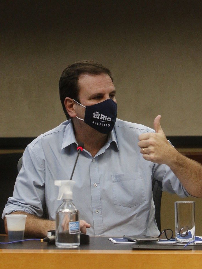 Paes descartou o fechamento parcial das escolas, por &aacute;reas ou regi&otilde;es mais afetadas. Ele defende que as escolas devem ser as primeiras a abrir e as &uacute;ltimas a fechar