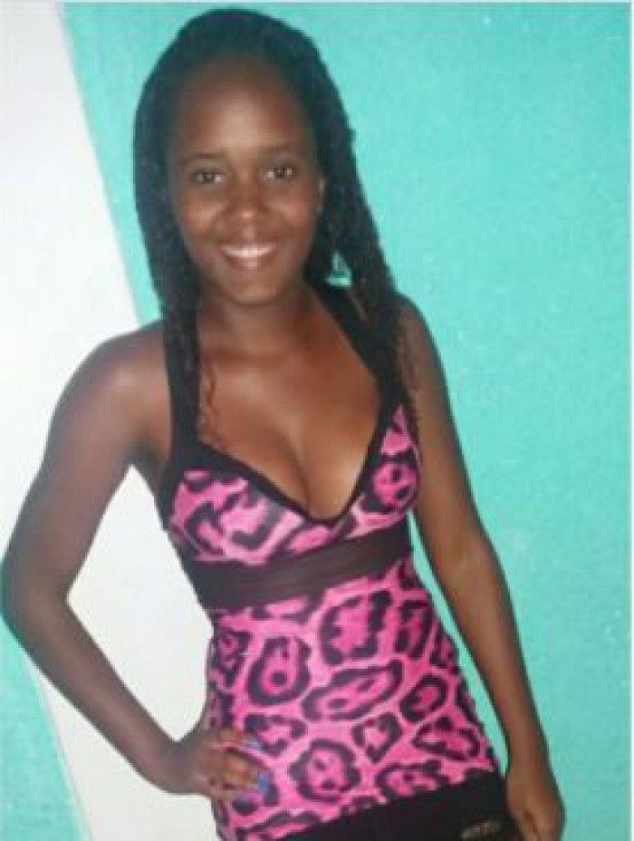 Emanoelly Almeida tinha 19 anos e foi atingida no rosto por um tiro no bairro de Santa Catarina, em São Gonçalo - Reprodução / Facebook