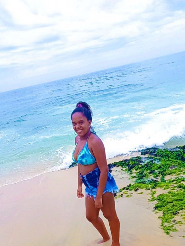 Emanoelly Almeida tinha 19 anos e foi atingida no rosto por um tiro no bairro de Santa Catarina, em S&atilde;o Gon&ccedil;alo
