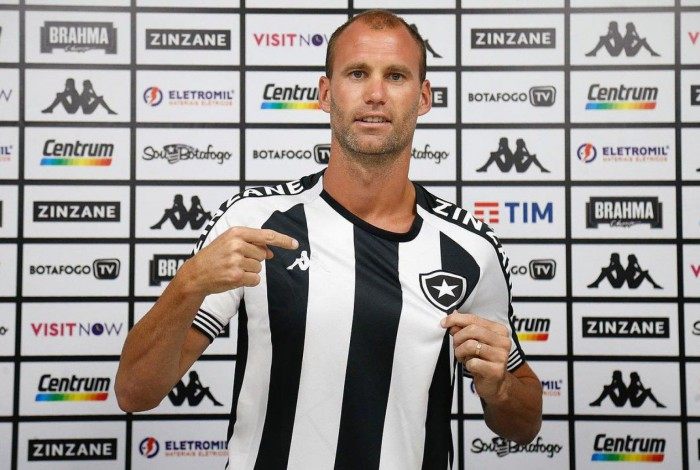 Dispensado em 2020, Carli volta ao clube após costurar acordo para recebimento de dívida de R$ 10 milhões cobrada na Justiça do Trabalho