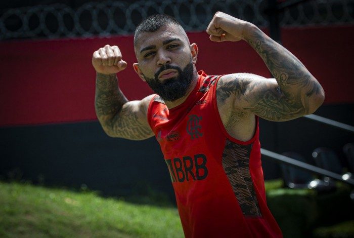 Jogadores do Flamengo voltam a treinar no Ninho