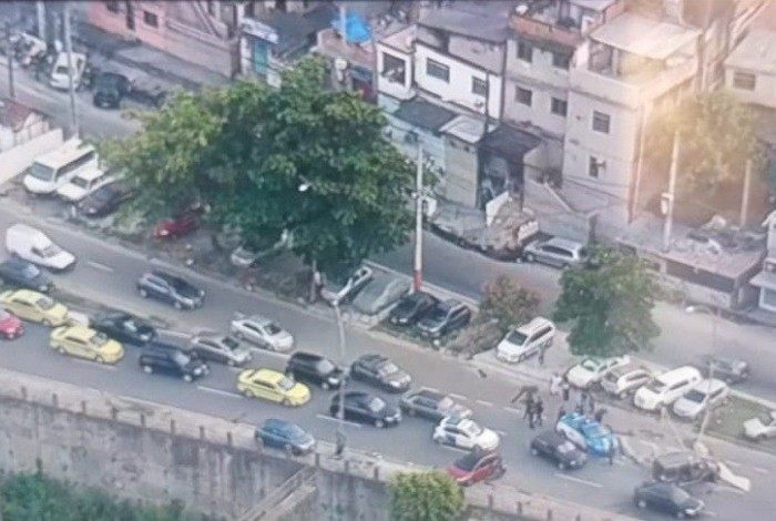 Acidente envolvendo três carros de passeio deixa um morto e três feridos na Rua Visconde de Niterói 