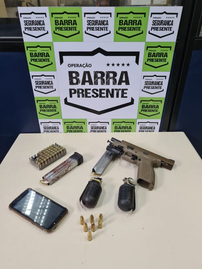 Policiais da Segurança Presente prenderam um dos suspeitos pelo assalto a loja no Barra Shopping e apreenderam arma, granadas e munição com o criminoso
