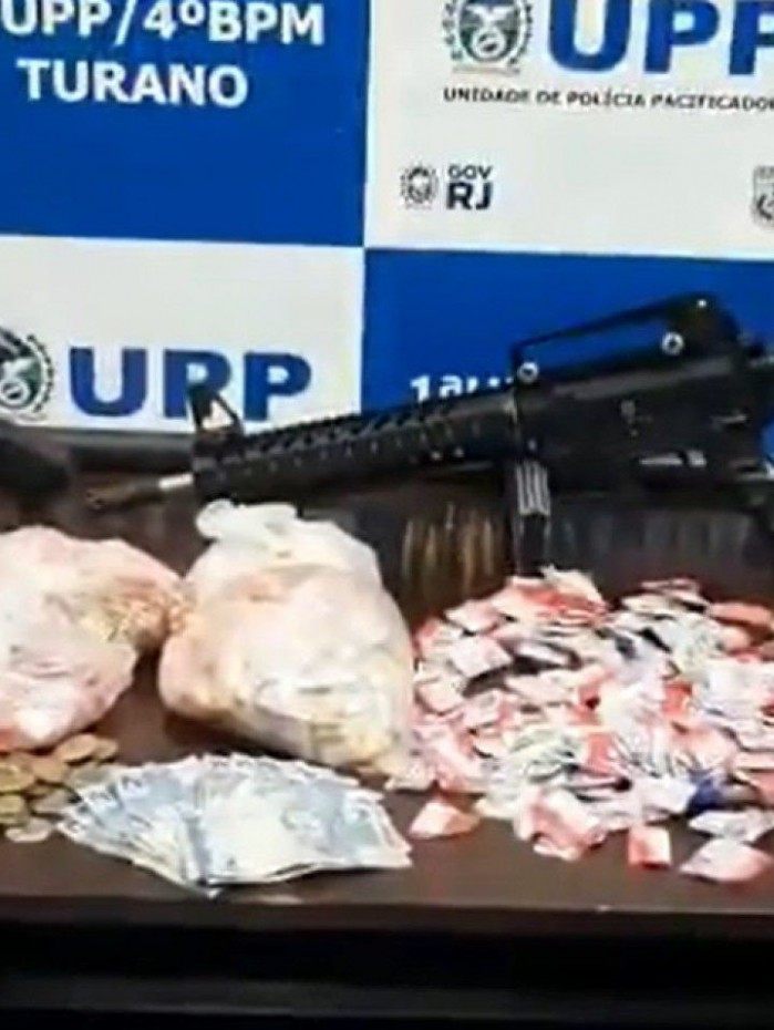 Material apreendido pelos policiais na a&ccedil;&atilde;o.