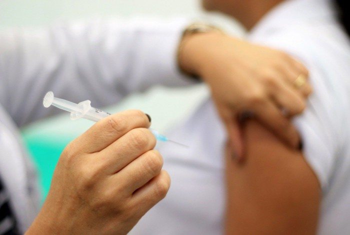 Vacinados contra a covid-19 no Brasil chegam a 5,43% da população