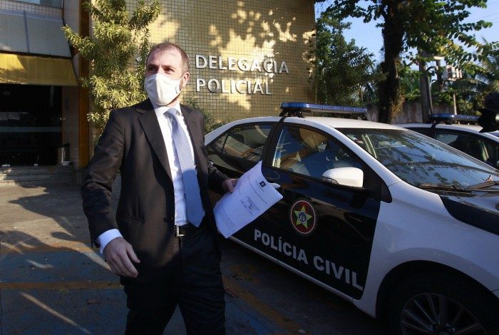 Rio de Janeiro 19/03/2021 - André França Barreto, advogado da mãe do menino Henry Borel, de 4 anos, entregou na tarde desta sexta-feira (19) declarações da empregada doméstica e da babá da criança na 16°DP, na Barra da Tijuca. Foto: Luciano Belford/Agencia O Dia