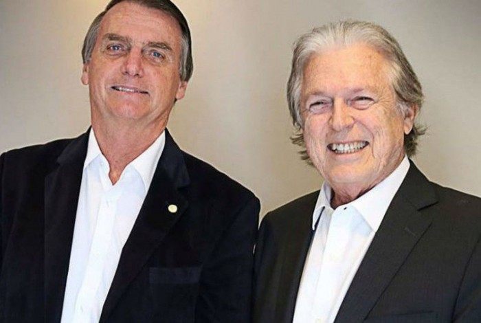 Bolsonaro ao lado de Luciano Bivar, presidente nacional do PSL
