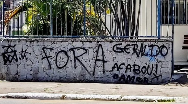 A torcida do Maca&eacute; cobra a demiss&atilde;o do vice de futebol do clube, Geraldo Camillo
