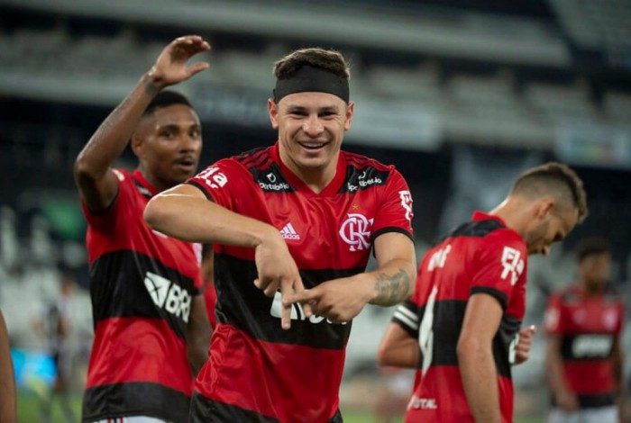 Hugo Moura marcou o segundo gol do Flamengo contra o Botafogo