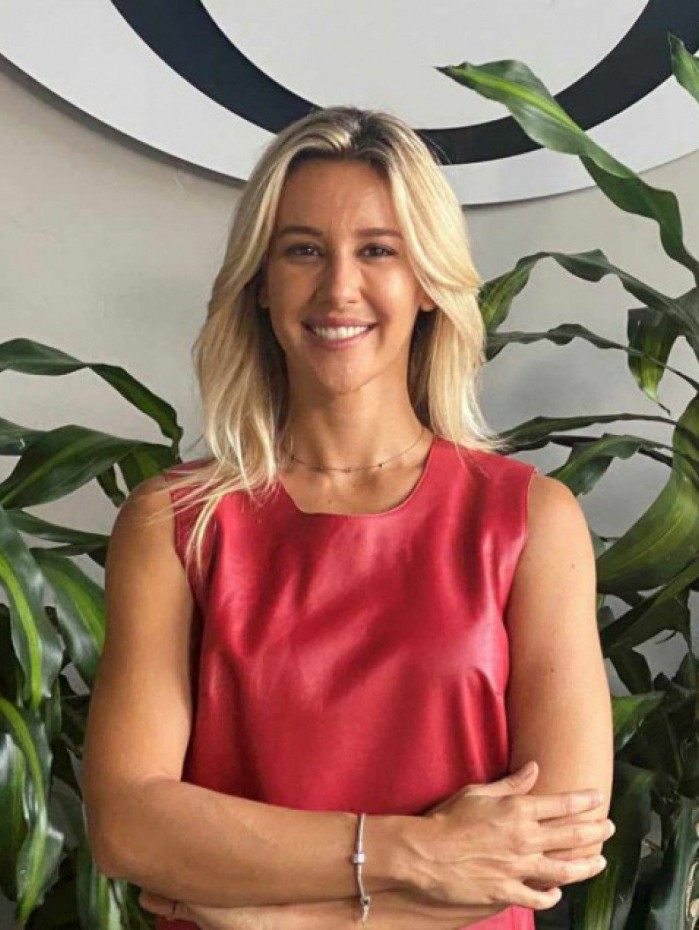 Cris Dias j&aacute; passou por Globo e CNN Brasil