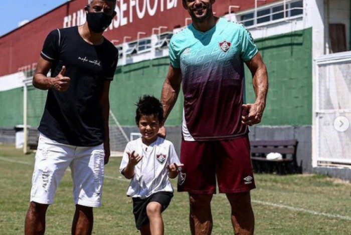 Léo Moura, seu filho e Fred