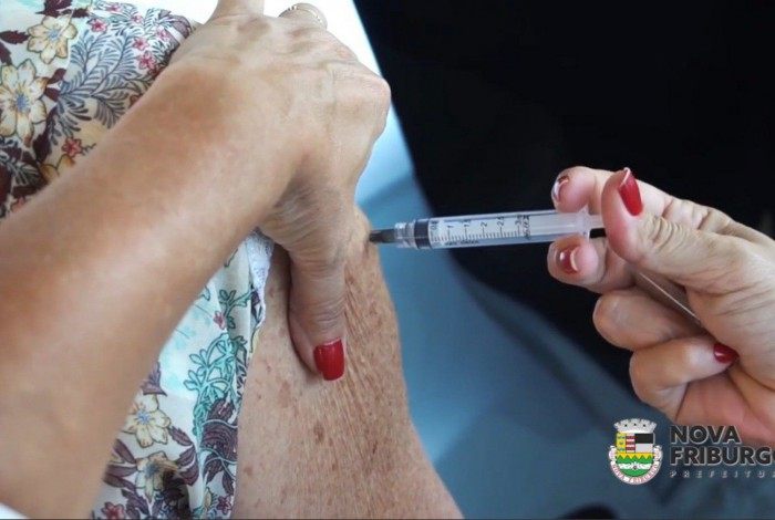 Nova Friburgo começa a vacinar pessoas com 69 anos