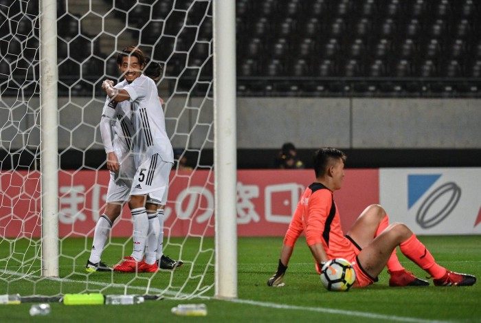Jogadores japoneses celebram um dos 14 gols sobre a Mongólia, pelas Eliminatórias da Copa
