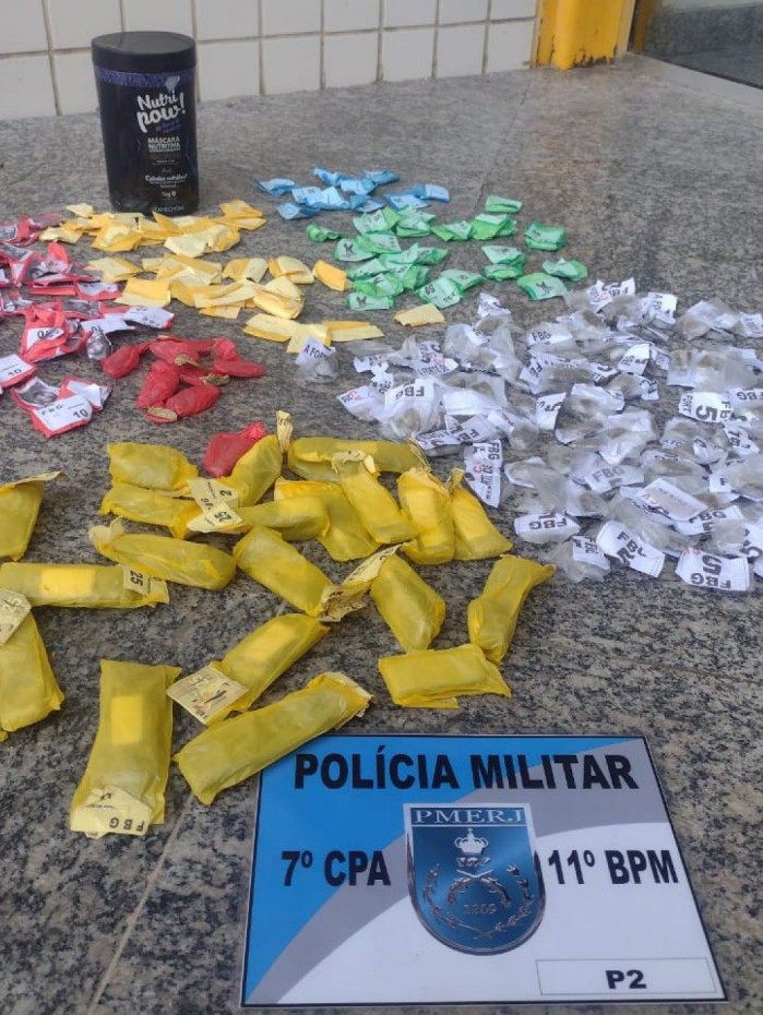 Drogas apreendidas em ação da PM em Amparo