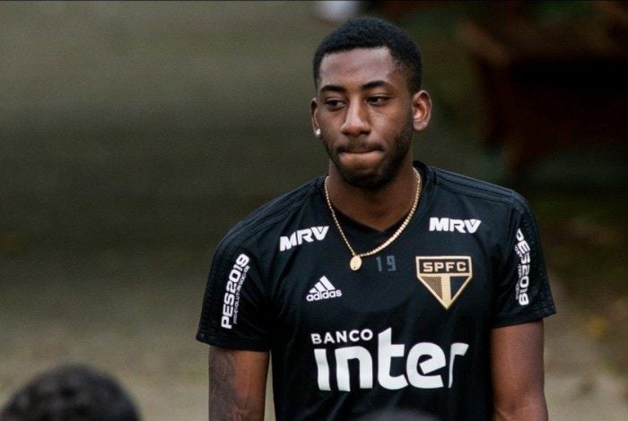 O uruguaio Carnero tem 1,94